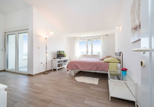 Apartament w Maslenica - Sea view apartment Dajana Apartament w Maslenica - Sea view apartment Dajana