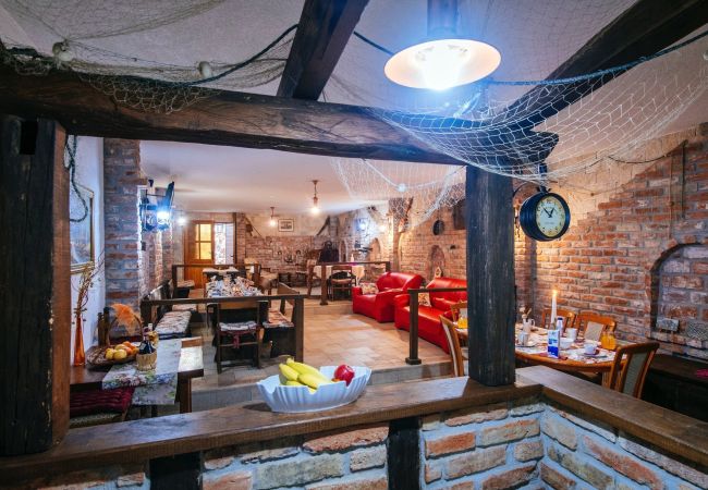 Dom w Starigrad - Holiday home Jucinovi Dvori Dom w Starigrad - Holiday home Jucinovi Dvori