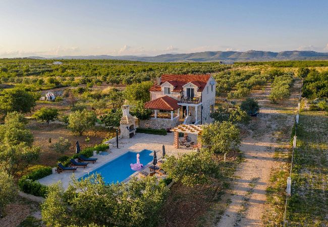 Dom w Vodice - Authentic Villa Storia Dom w Vodice - Authentic Villa Storia