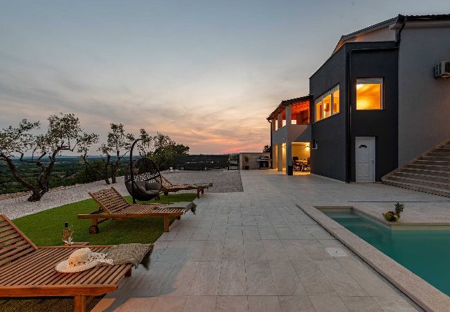 Dom w Benkovacko Selo - Villa Pezer with heated pool & sauna Dom w Benkovacko Selo - Villa Pezer with heated pool & sauna