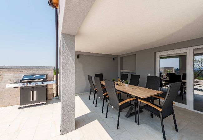 Dom w Benkovacko Selo - Villa Pezer with heated pool & sauna Dom w Benkovacko Selo - Villa Pezer with heated pool & sauna