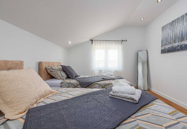 Dom w Benkovacko Selo - Villa Pezer with heated pool & sauna Dom w Benkovacko Selo - Villa Pezer with heated pool & sauna