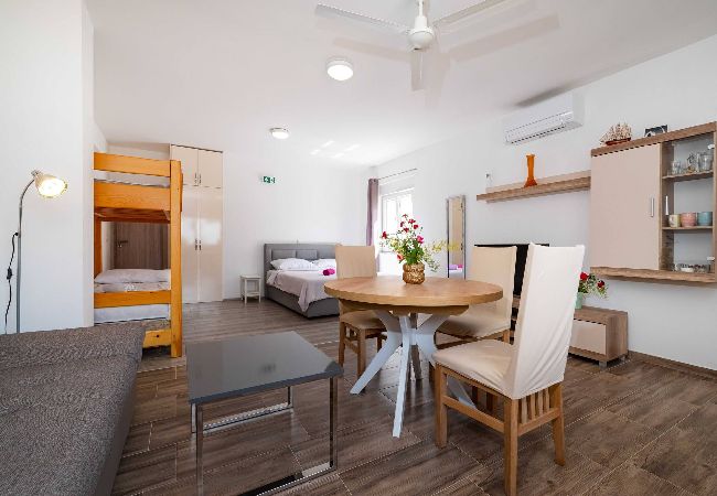 Apartament w Zadar - Studio apartment Blagdan Apartament w Zadar - Studio apartment Blagdan