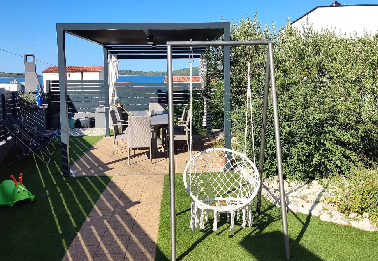 Apartament w Šibenik - Apartment Cvita with shared pool