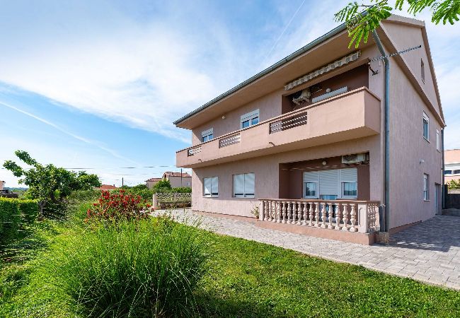 Apartament w Posedarje - Sea view apartment Nika Apartament w Posedarje - Sea view apartment Nika