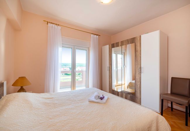 Apartament w Posedarje - Sea view apartment Nika Apartament w Posedarje - Sea view apartment Nika