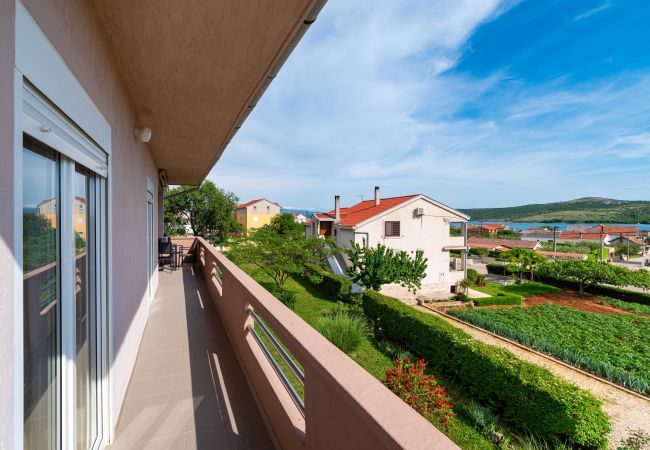 Apartament w Posedarje - Sea view apartment Nika Apartament w Posedarje - Sea view apartment Nika