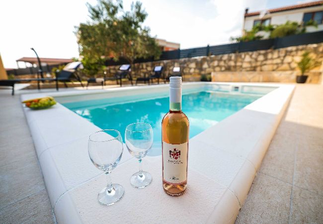 Dom w Maslenica - Holiday home Nekic Dom w Maslenica - Holiday home Nekic