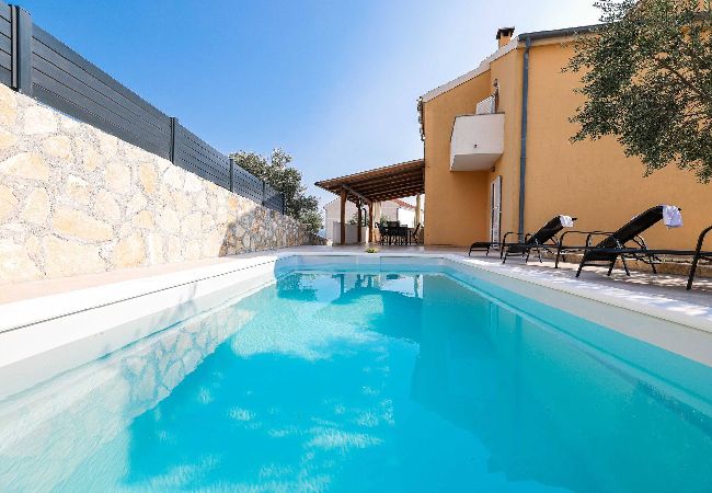 Dom w Maslenica - Holiday home Nekic Dom w Maslenica - Holiday home Nekic