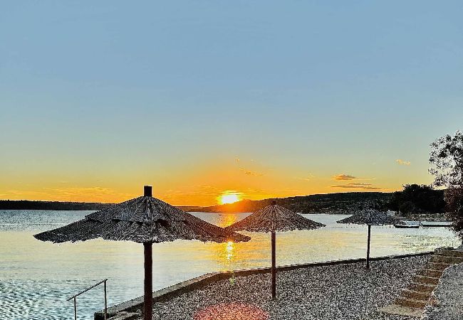 Dom w Maslenica - Holiday home Anatea Dom w Maslenica - Holiday home Anatea