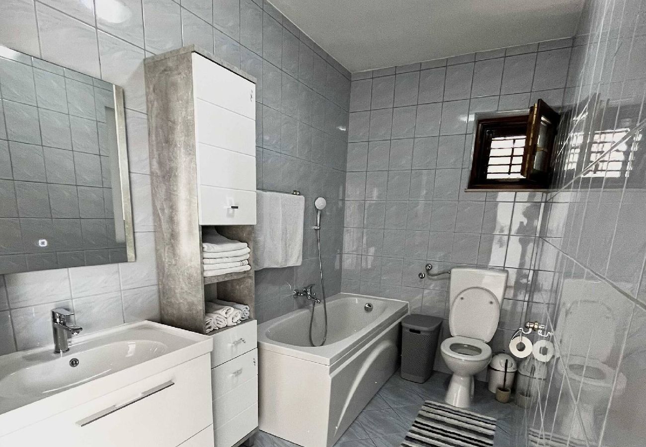 Dom w Maslenica - Holiday home Anatea