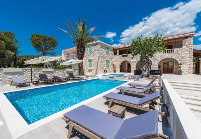 Willa w Sukošan - Authentic Villa Dumina Willa w Sukošan - Authentic Villa Dumina