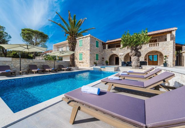 Willa w Sukošan - Authentic Villa Dumina Willa w Sukošan - Authentic Villa Dumina