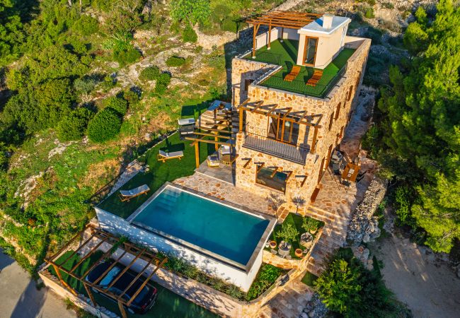 Dom w Svirce - Authentic Villa Fisola Dom w Svirce - Authentic Villa Fisola