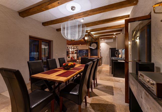 Dom w Svirce - Authentic Villa Fisola Dom w Svirce - Authentic Villa Fisola