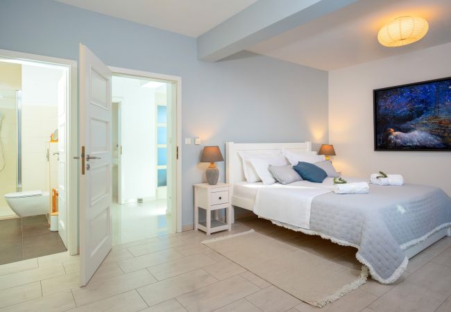 Dom w Svirce - Sea view Villa Amaria Dom w Svirce - Sea view Villa Amaria