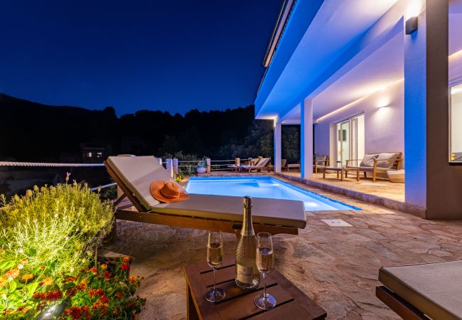 Dom w Svirce - Sea view Villa Amaria Dom w Svirce - Sea view Villa Amaria