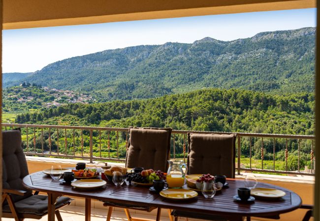Dom w Svirce - Sea view Villa Amaria Dom w Svirce - Sea view Villa Amaria