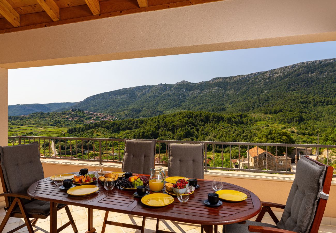 Dom w Svirce - Sea view Villa Amaria