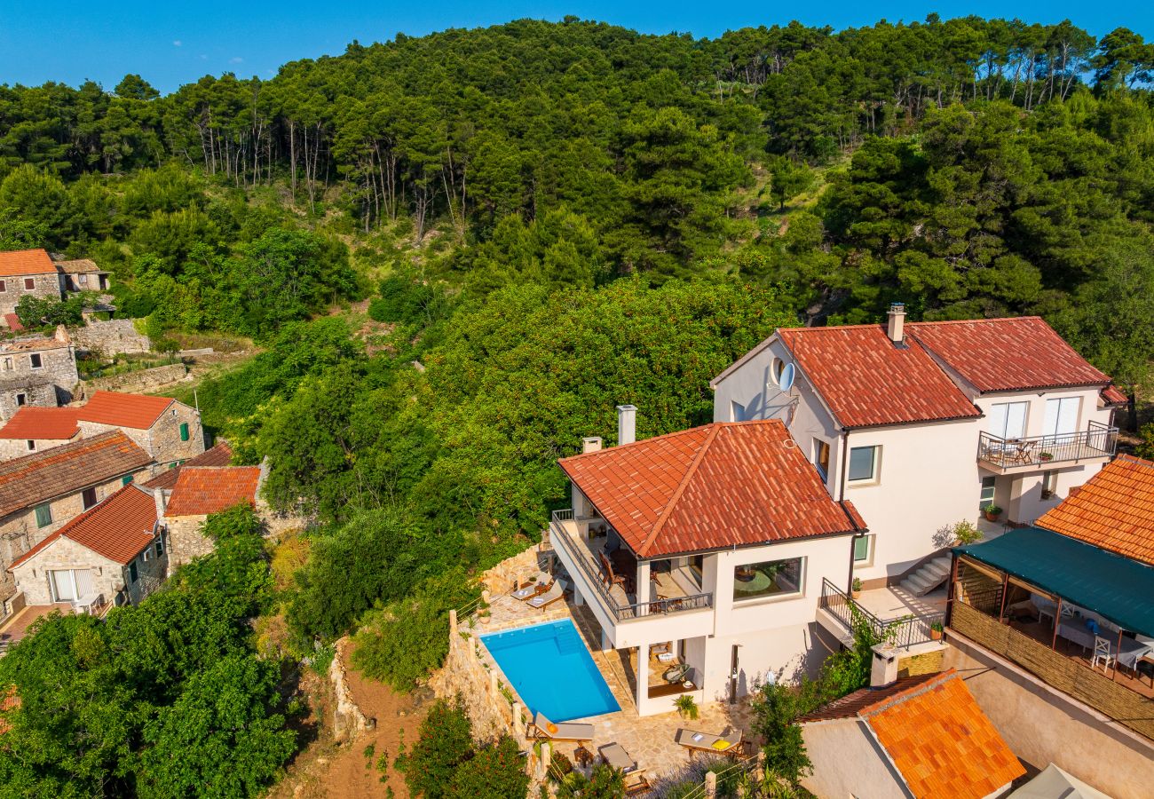 Dom w Svirce - Sea view Villa Amaria