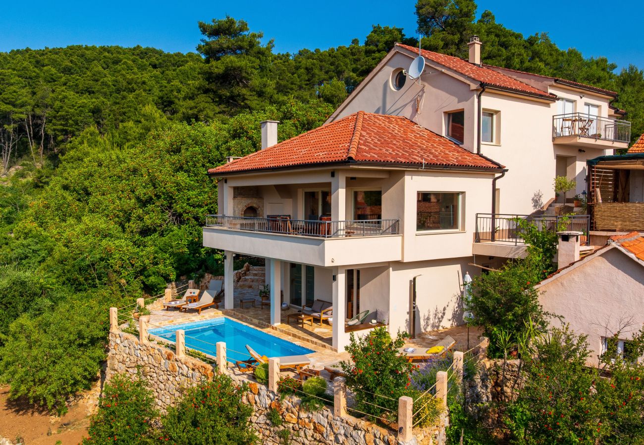Dom w Svirce - Sea view Villa Amaria