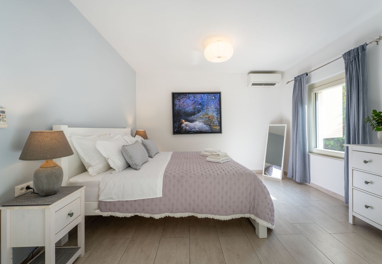 Dom w Svirce - Sea view Villa Amaria
