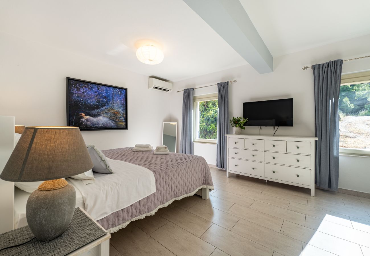 Dom w Svirce - Sea view Villa Amaria