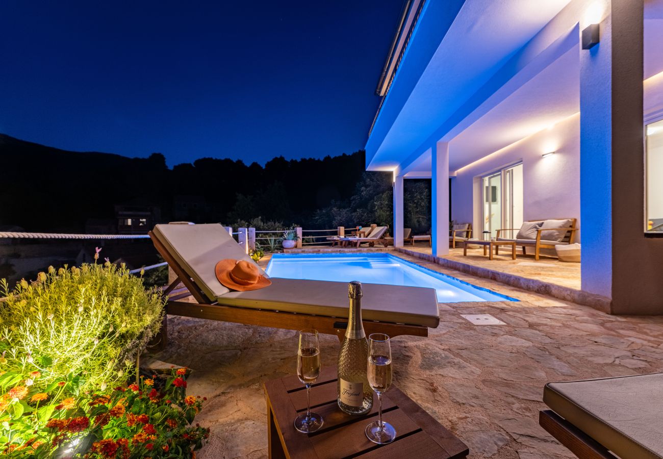 Dom w Svirce - Sea view Villa Amaria