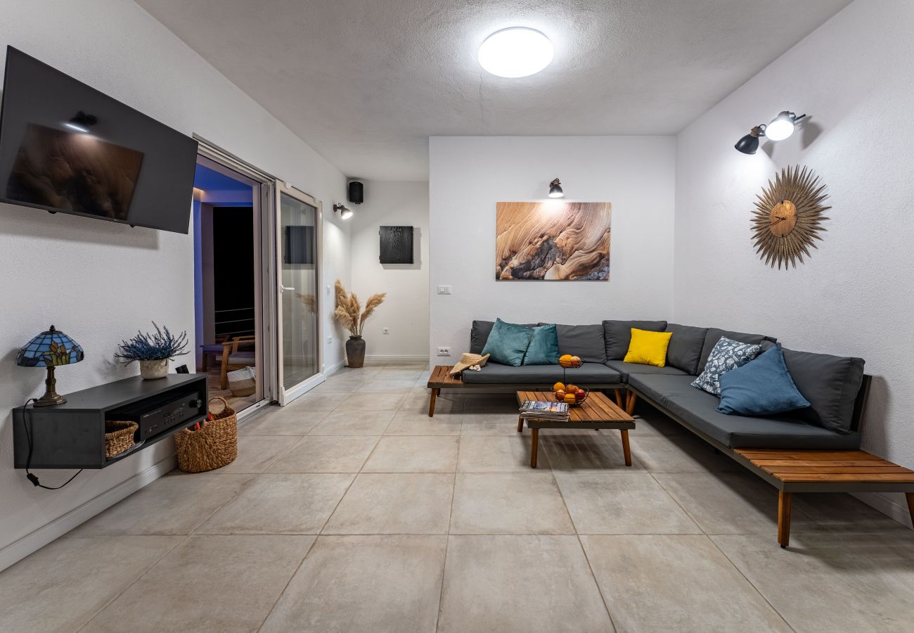 Dom w Svirce - Sea view Villa Amaria
