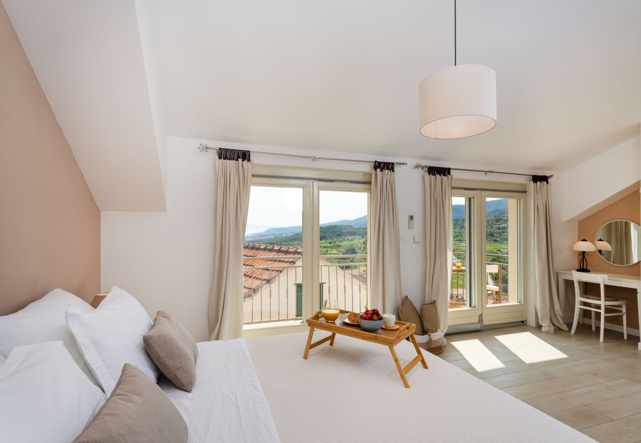 Dom w Svirce - Sea view Villa Amaria