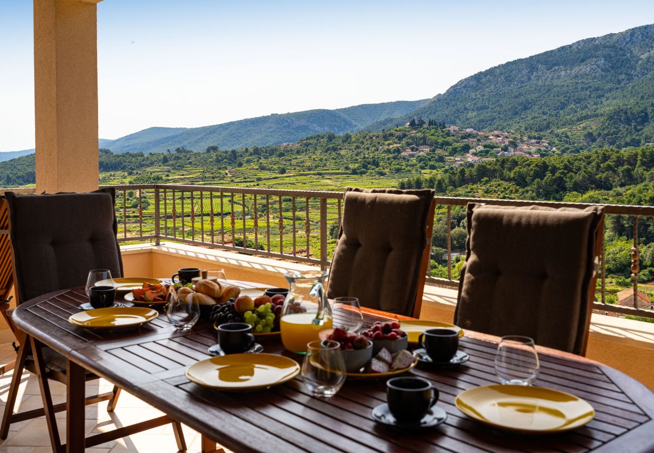 Dom w Svirce - Sea view Villa Amaria