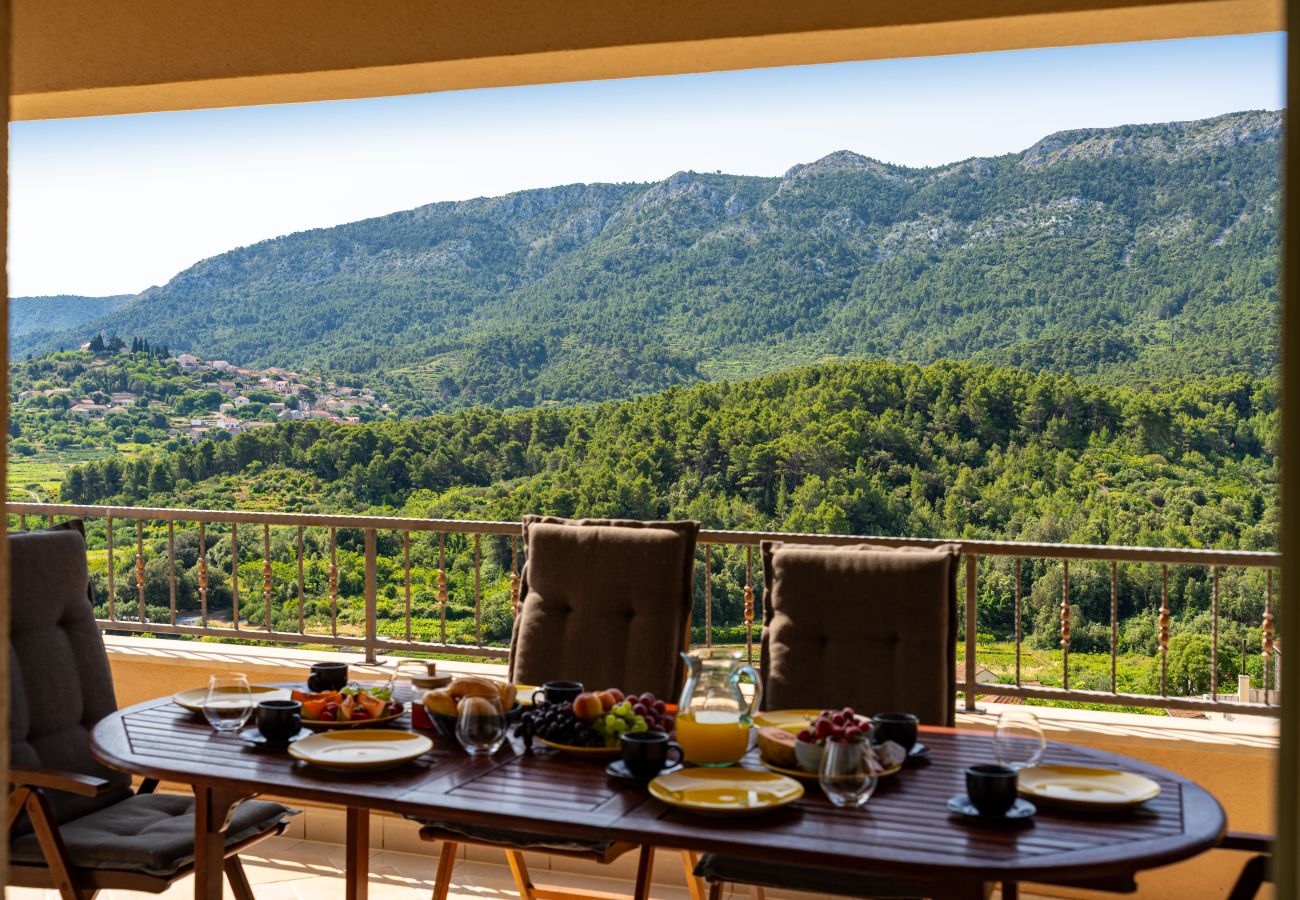 Dom w Svirce - Sea view Villa Amaria