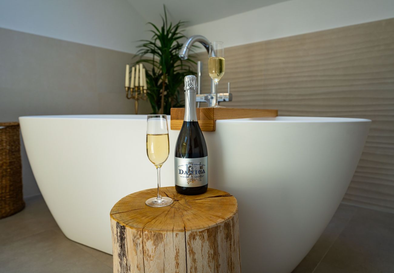 Dom w Svirce - Sea view Villa Amaria