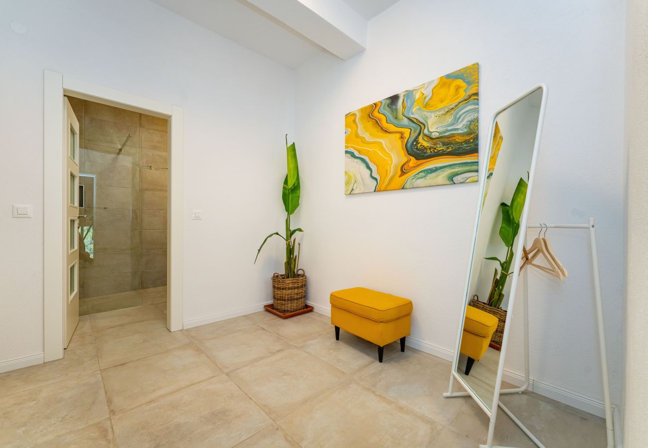 Dom w Svirce - Sea view Villa Amaria