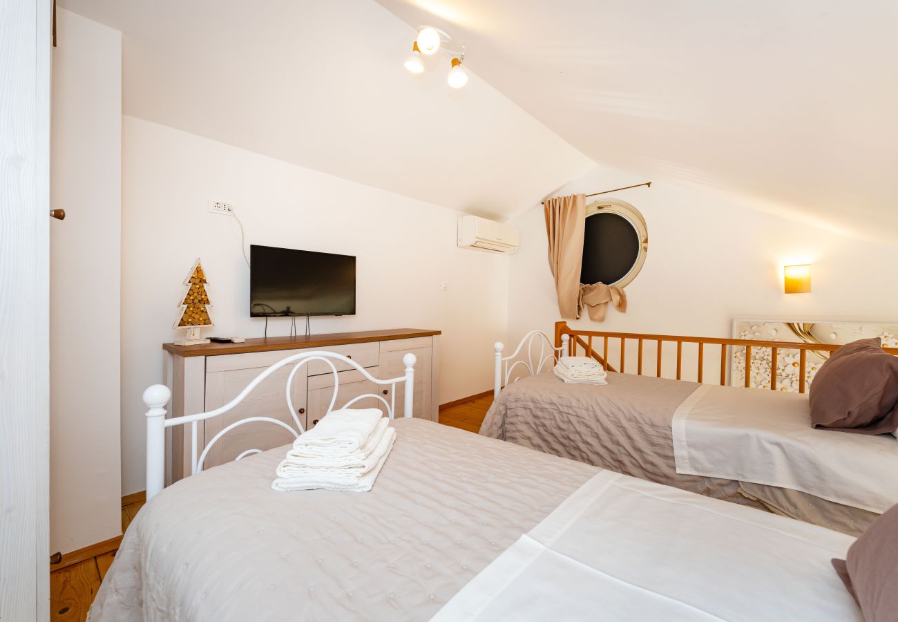 Dom w Svirce - Sea view Villa Amaria