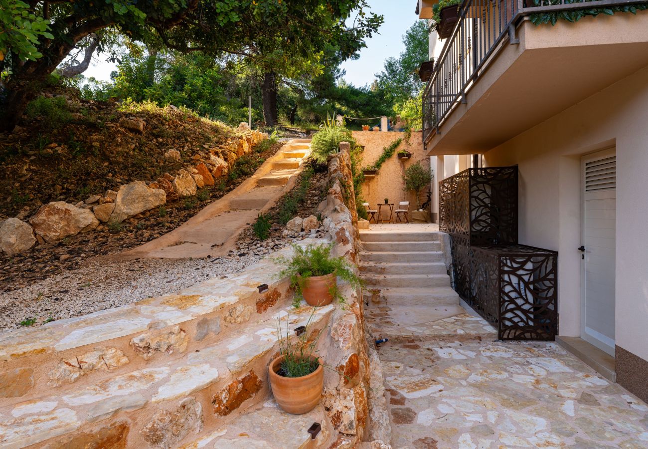 Dom w Svirce - Sea view Villa Amaria