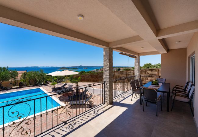 Dom w Pakoštane - Sea view Villa Tonka Dom w Pakoštane - Sea view Villa Tonka