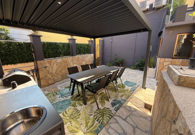 Dom w Kukljica - Holiday home Casa K A Dom w Kukljica - Holiday home Casa K A