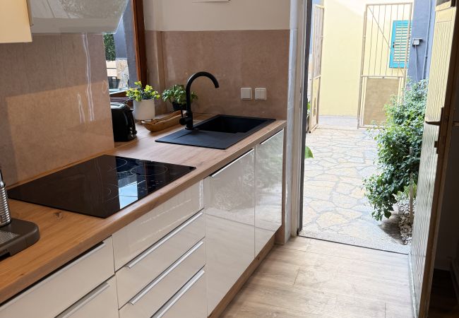 Dom w Kukljica - Holiday home Casa K A Dom w Kukljica - Holiday home Casa K A