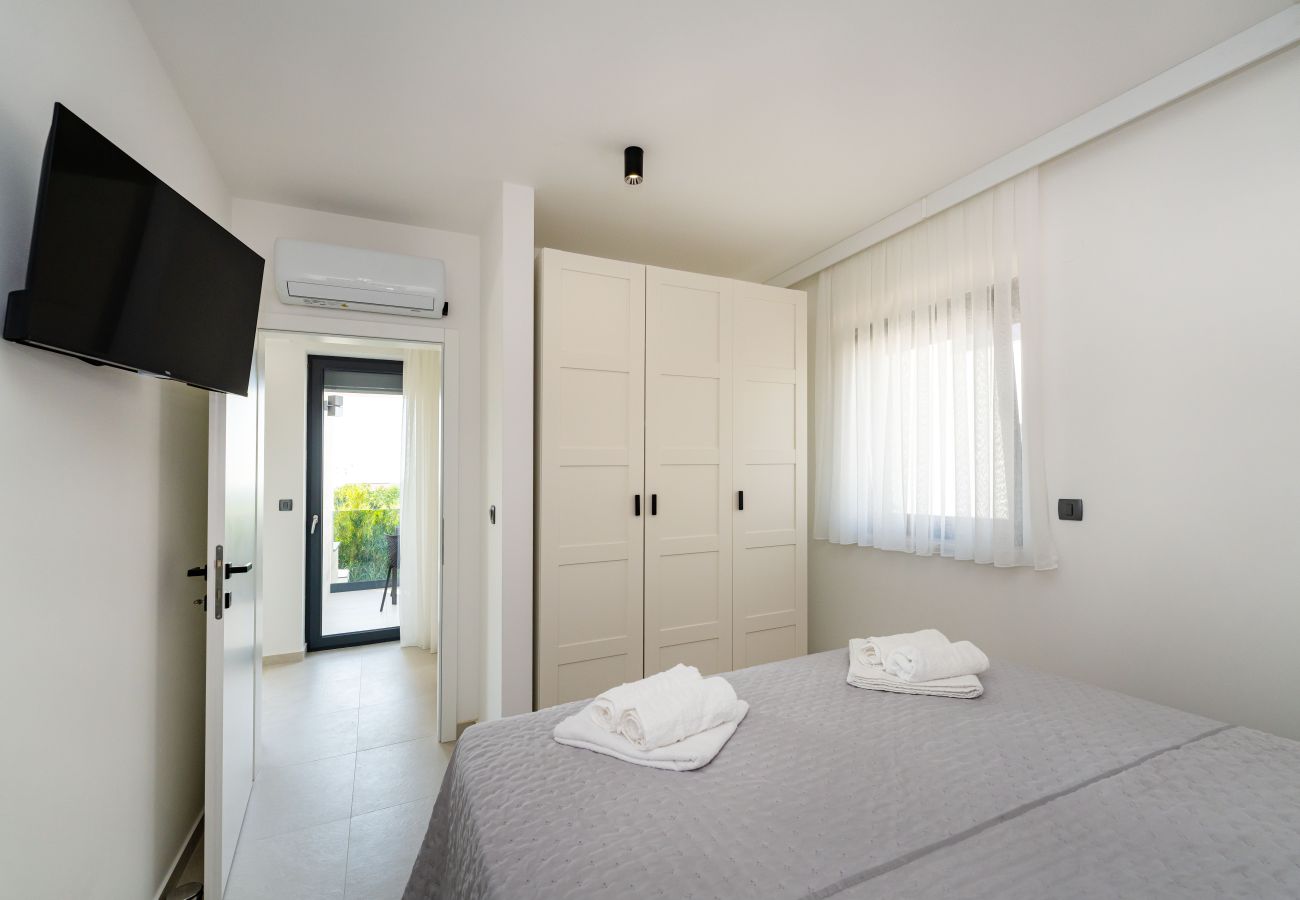 Apartament w Vrsi - Sea view apartment LaMag