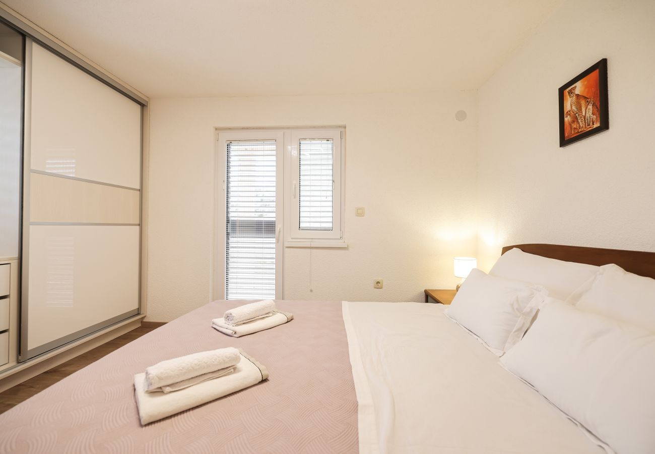 Apartament w Barotul - Pool view apartment Naledi