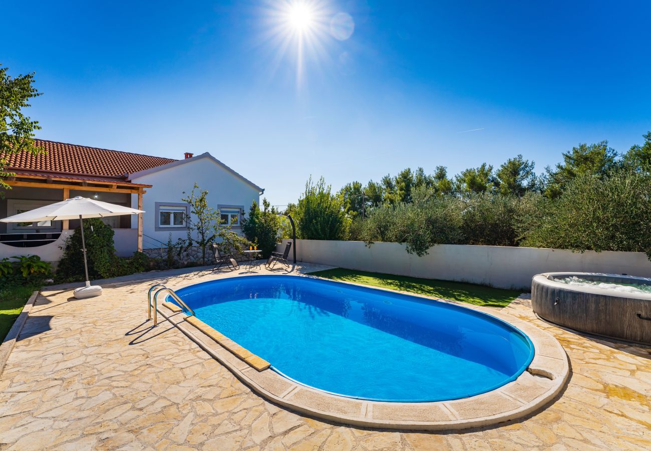 Dom w Raštevic - Holiday home Emily