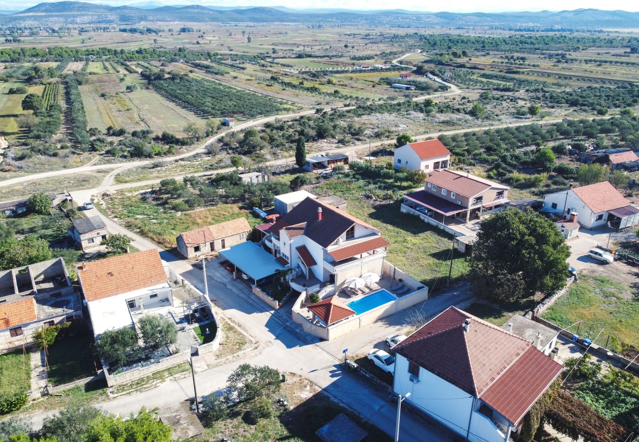 Apartament w Biograd na moru - Apartman DaDa 2 with shared pool