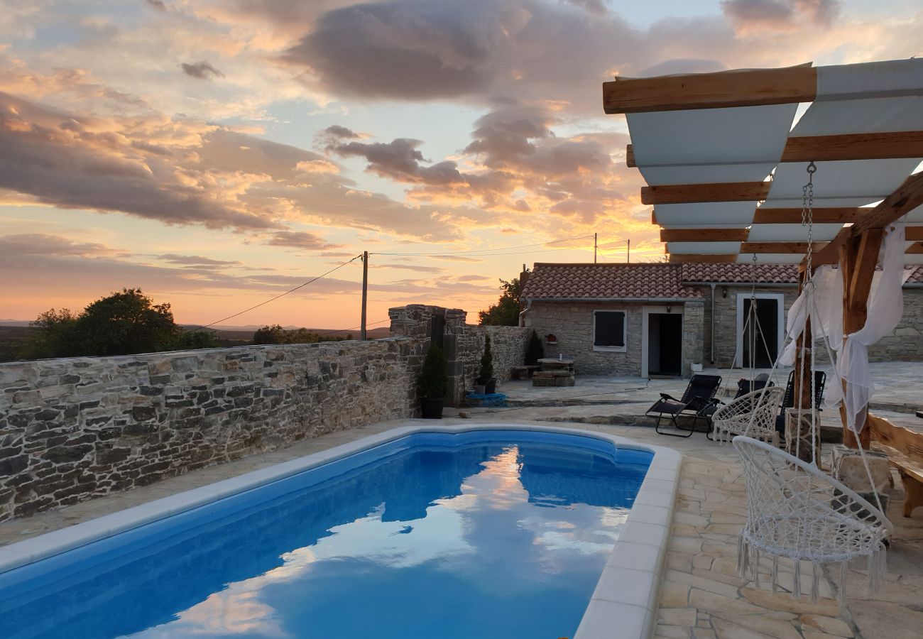 Dom w Kula Atlagic - Hilltop Paradise with private pool