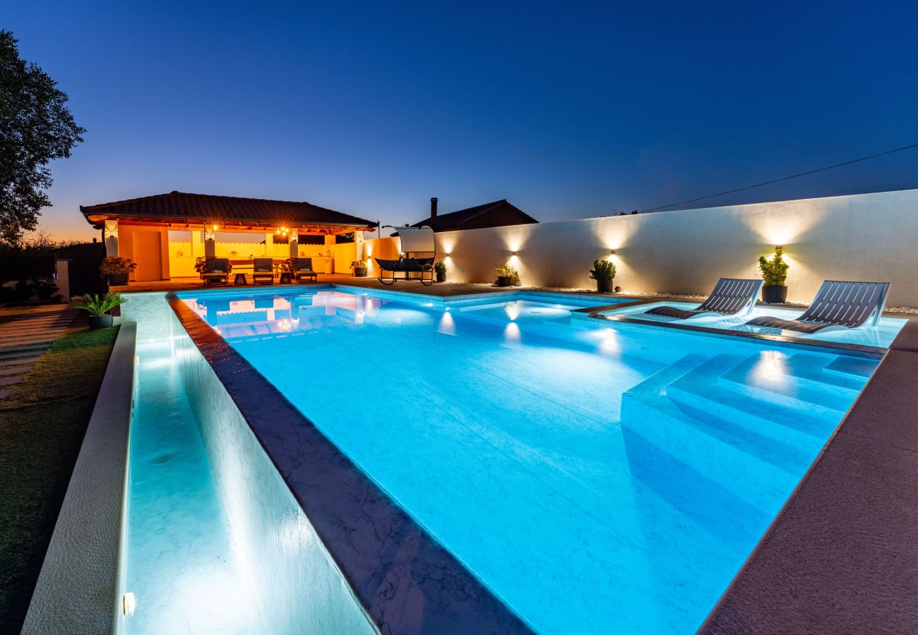 Apartament w Galovac - Apartment Galleli with private pool