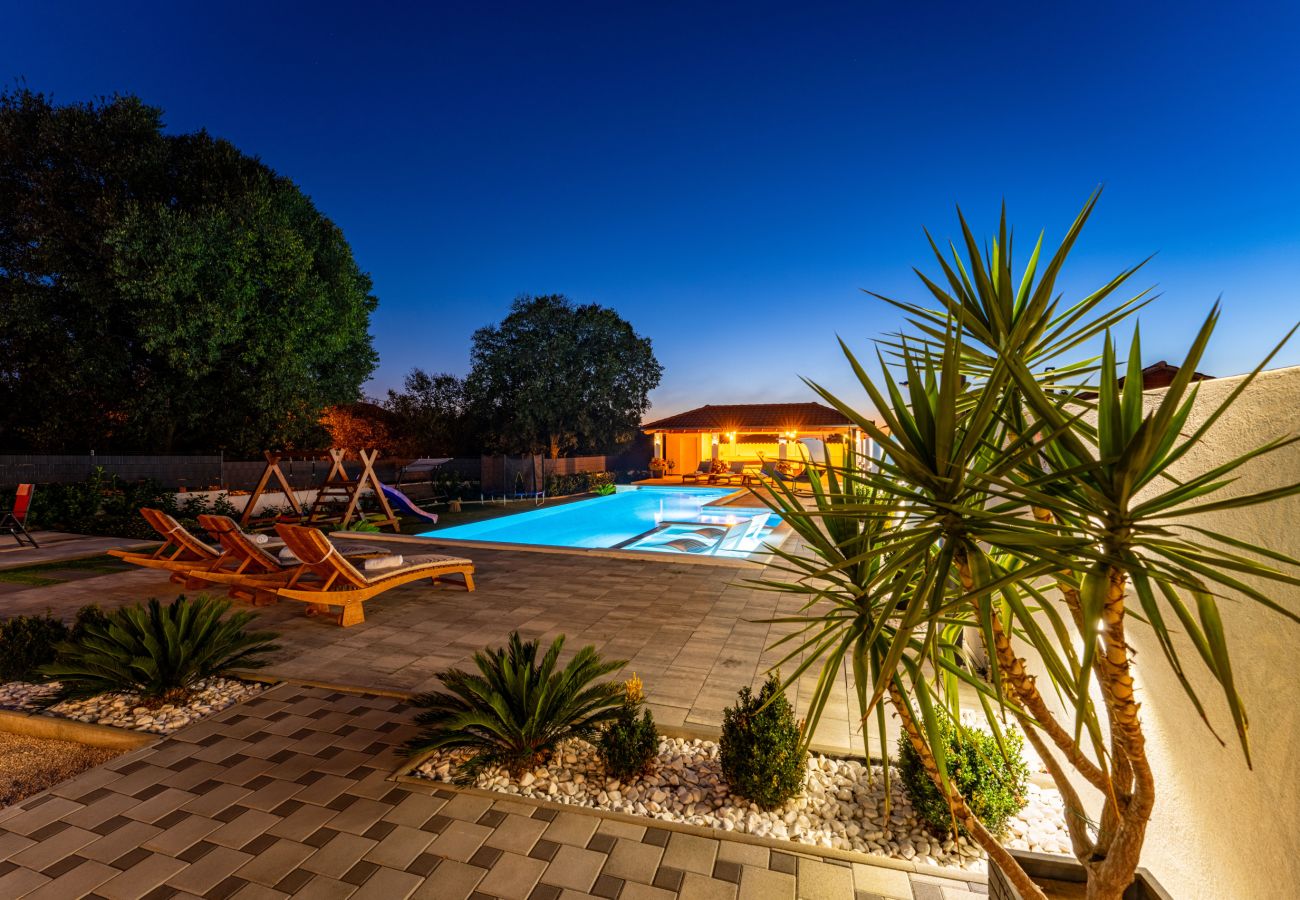 Apartament w Galovac - Apartment Galleli with private pool