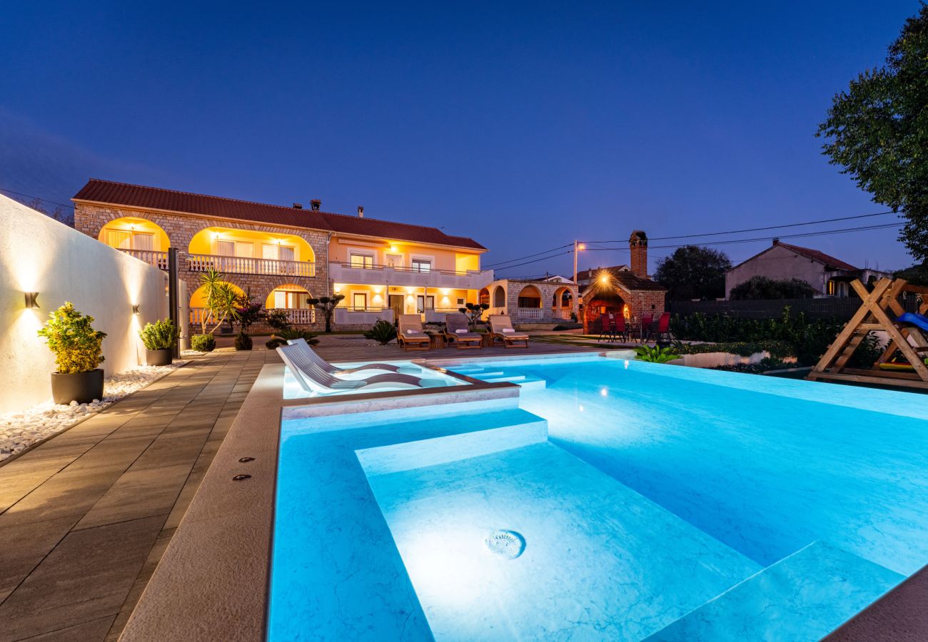 Apartament w Galovac - Apartment Galleli with private pool