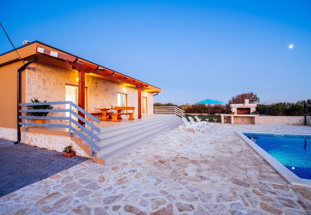 Dom w Privlaka - Holiday Home Barba Pere