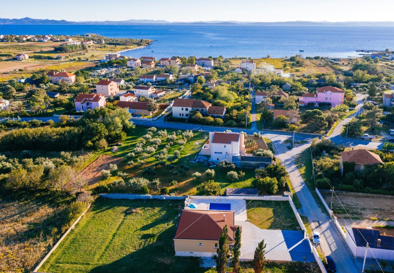 Dom w Privlaka - Holiday Home Barba Pere