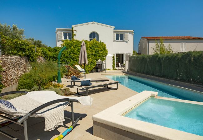 Dom w Bilice - Villa B&B with private pool